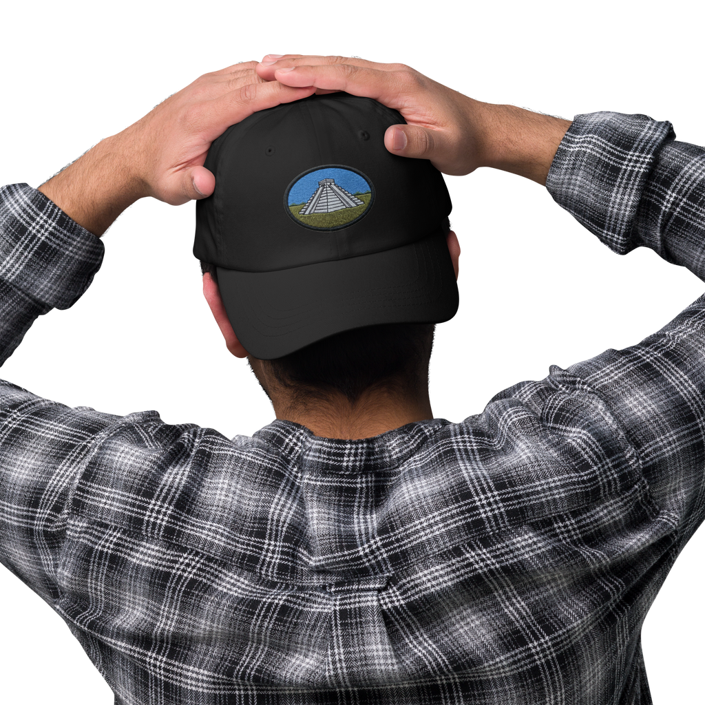 Gorra Dad Hat Azteca de Métrica Studio inspirada en antigüedades