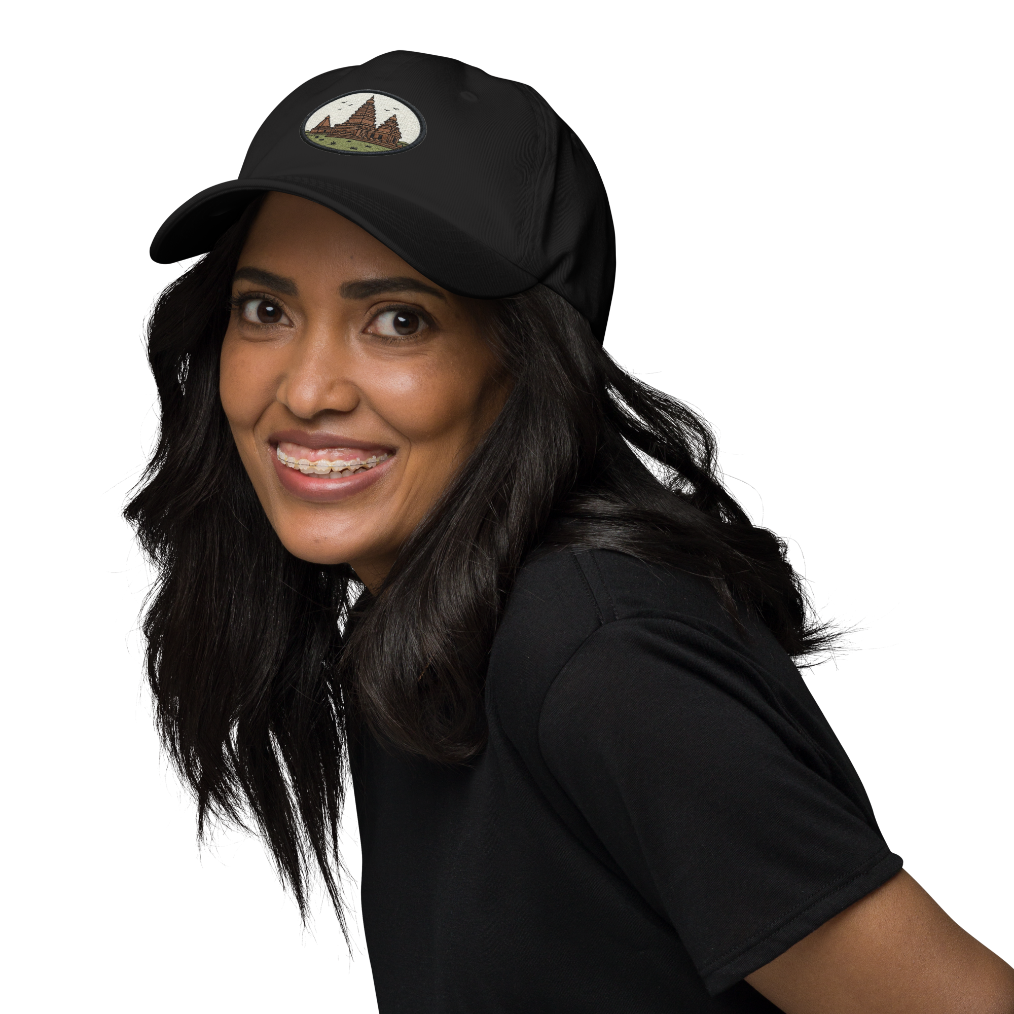 Gorra Dad Hat Azteca de Métrica Studio, diseño unisex inspirado en maravillas antiguas