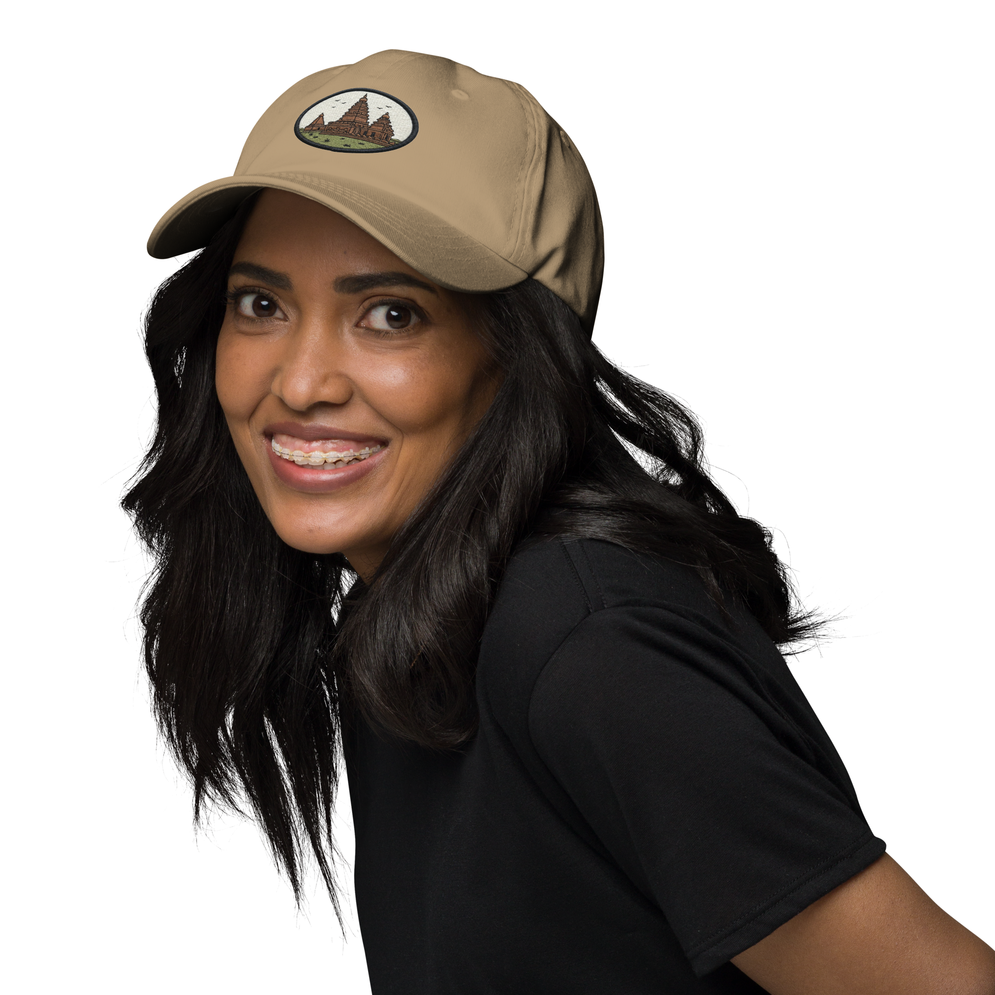 Gorra Dad Hat Azteca de Métrica Studio, diseño unisex inspirado en maravillas antiguas