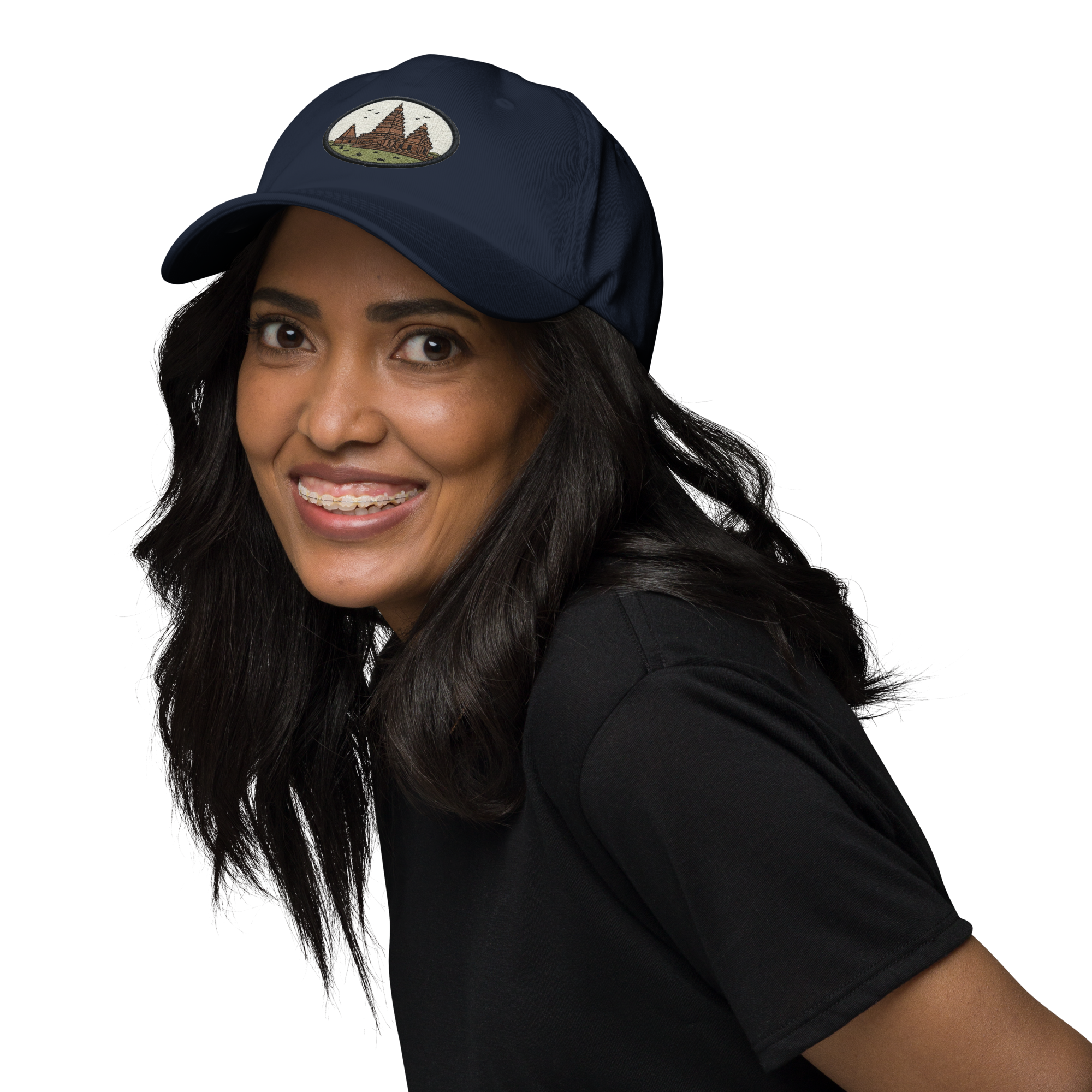 Gorra Dad Hat Azteca de Métrica Studio, diseño unisex inspirado en maravillas antiguas