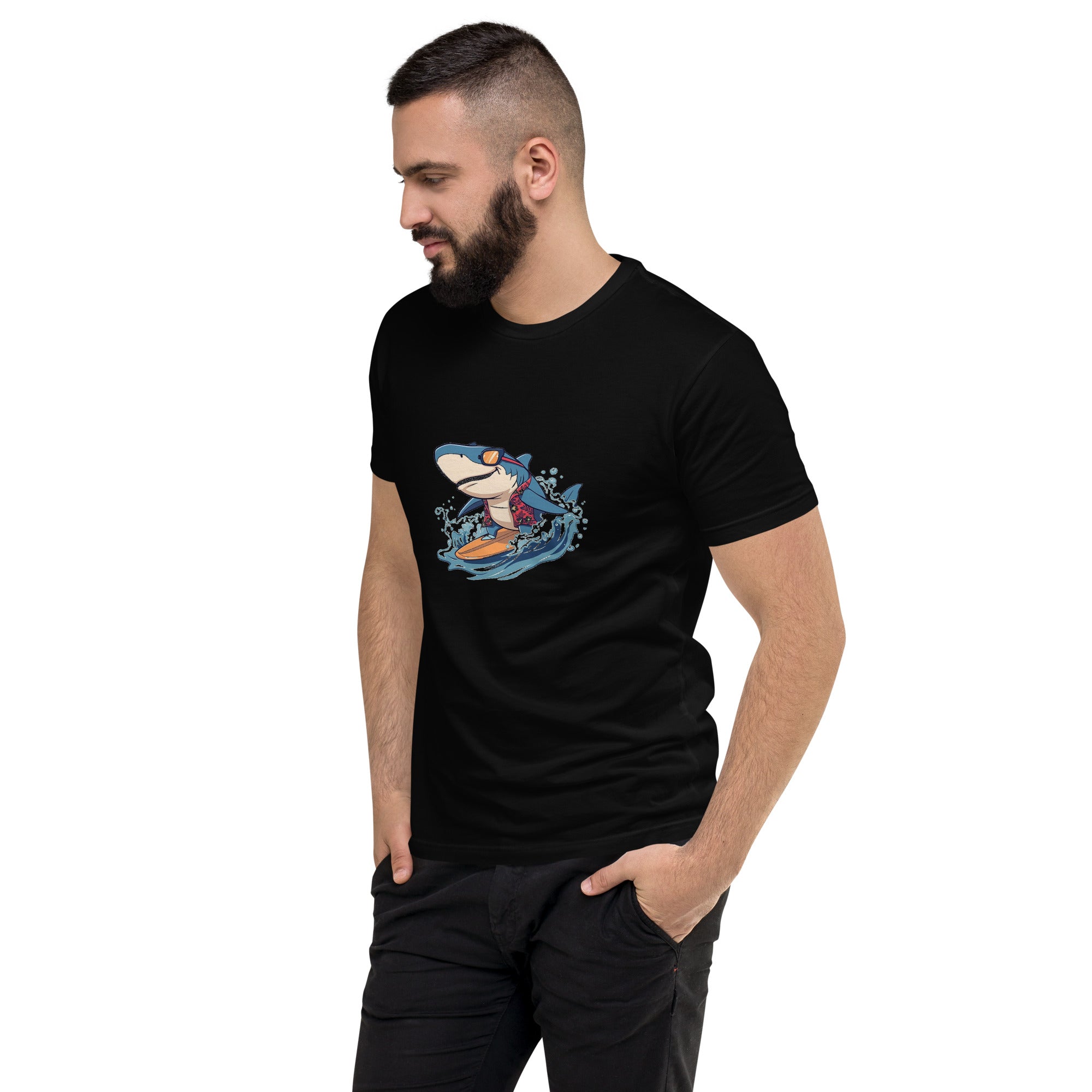 Camiseta que muestra un tiburón surfero para niños de Métrica Studio