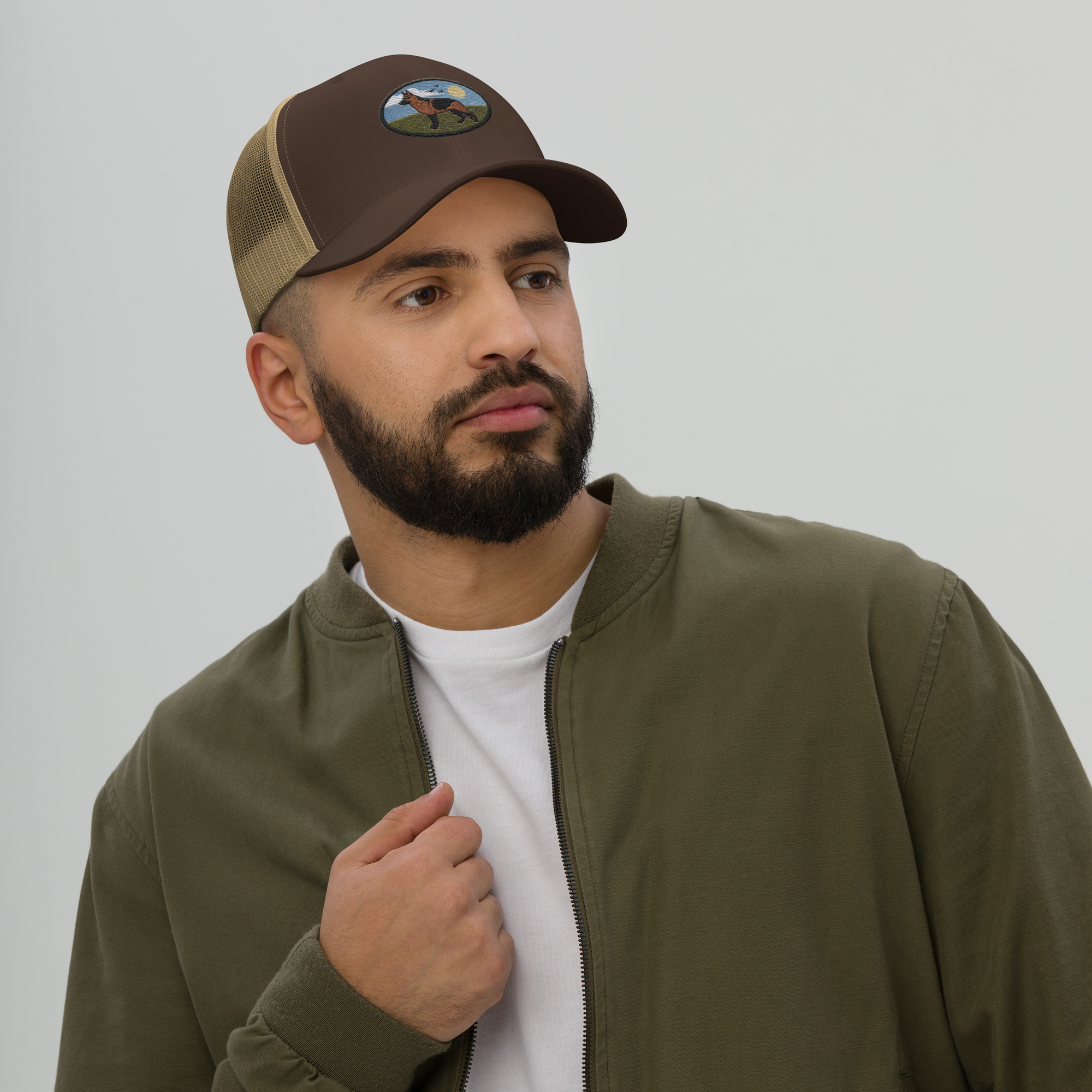 Gorra Trucker Pastor Alemán de Métrica Studio, diseño unisex