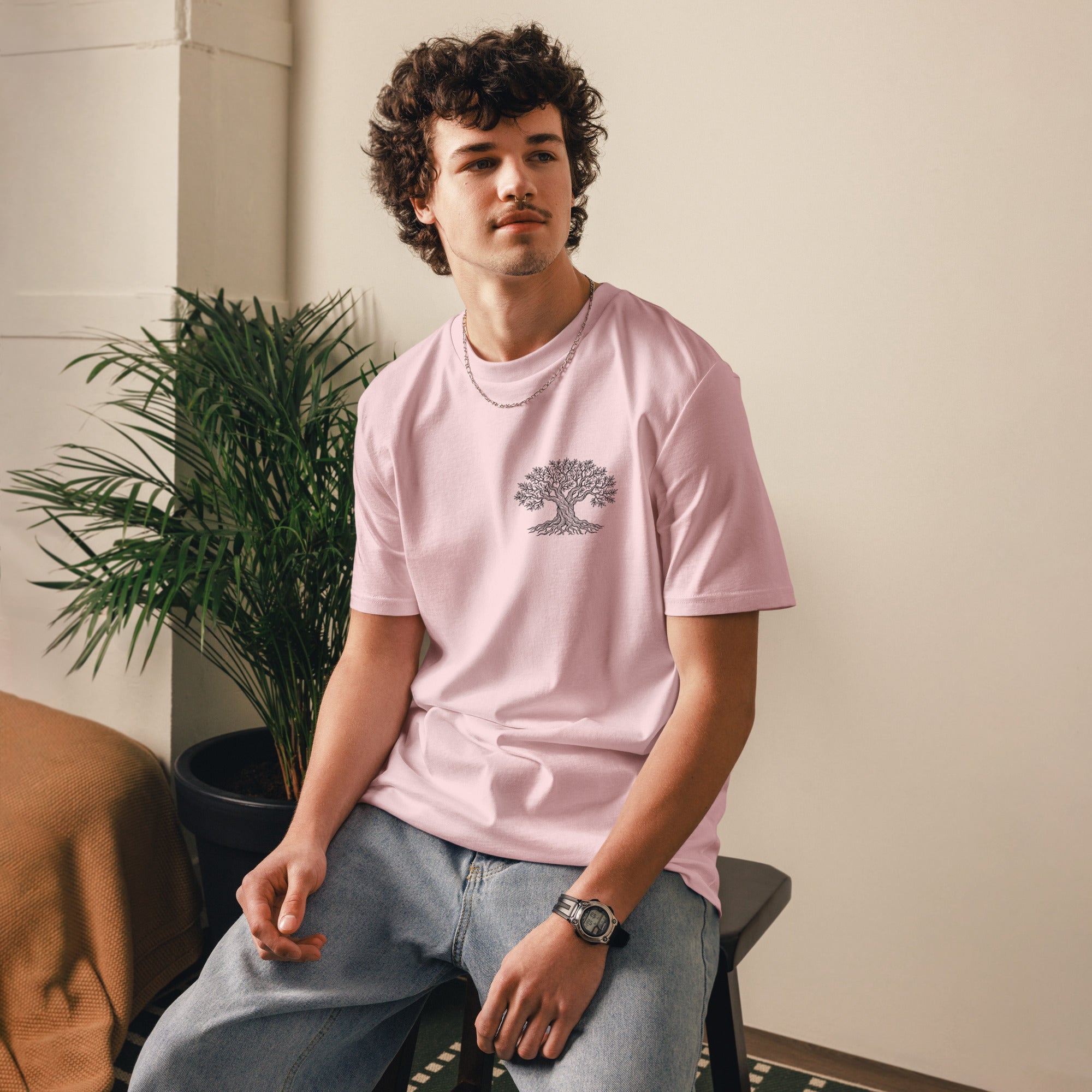 Camiseta Olive Tree Tee unisex de Métrica Studio inspirada en la naturaleza.