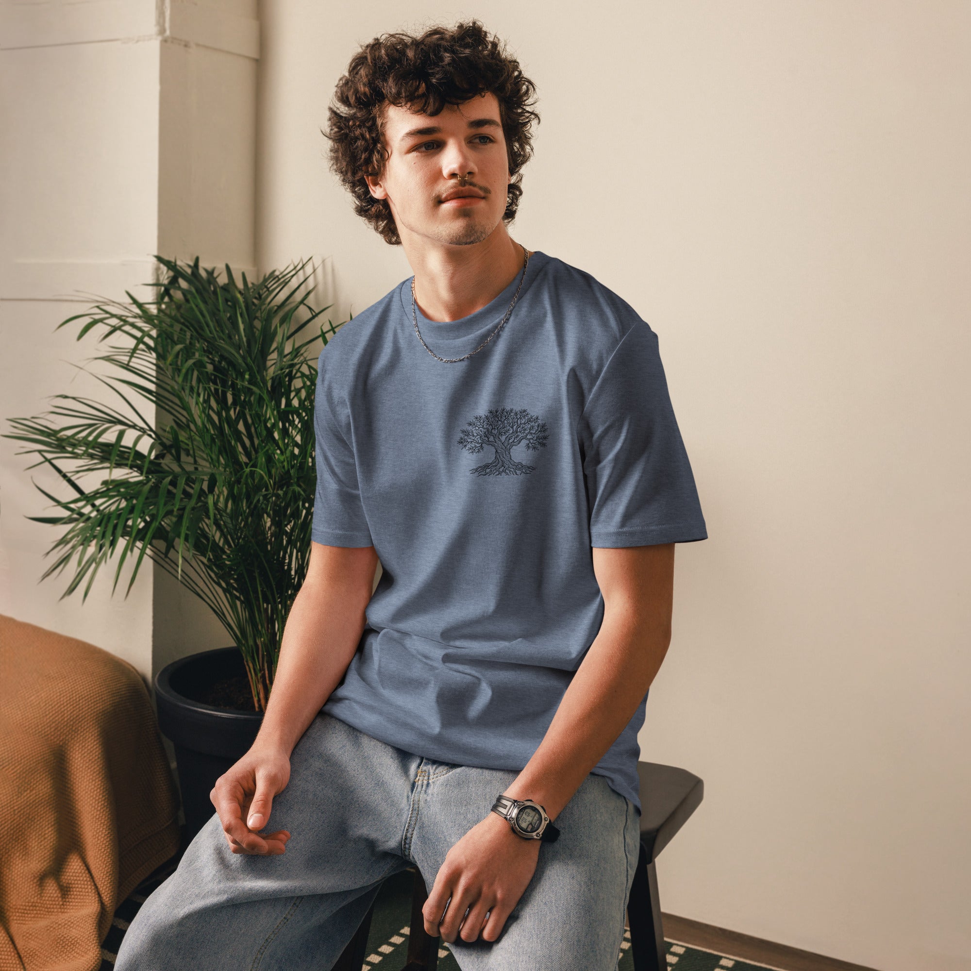 Camiseta Olive Tree Tee unisex de Métrica Studio inspirada en la naturaleza.
