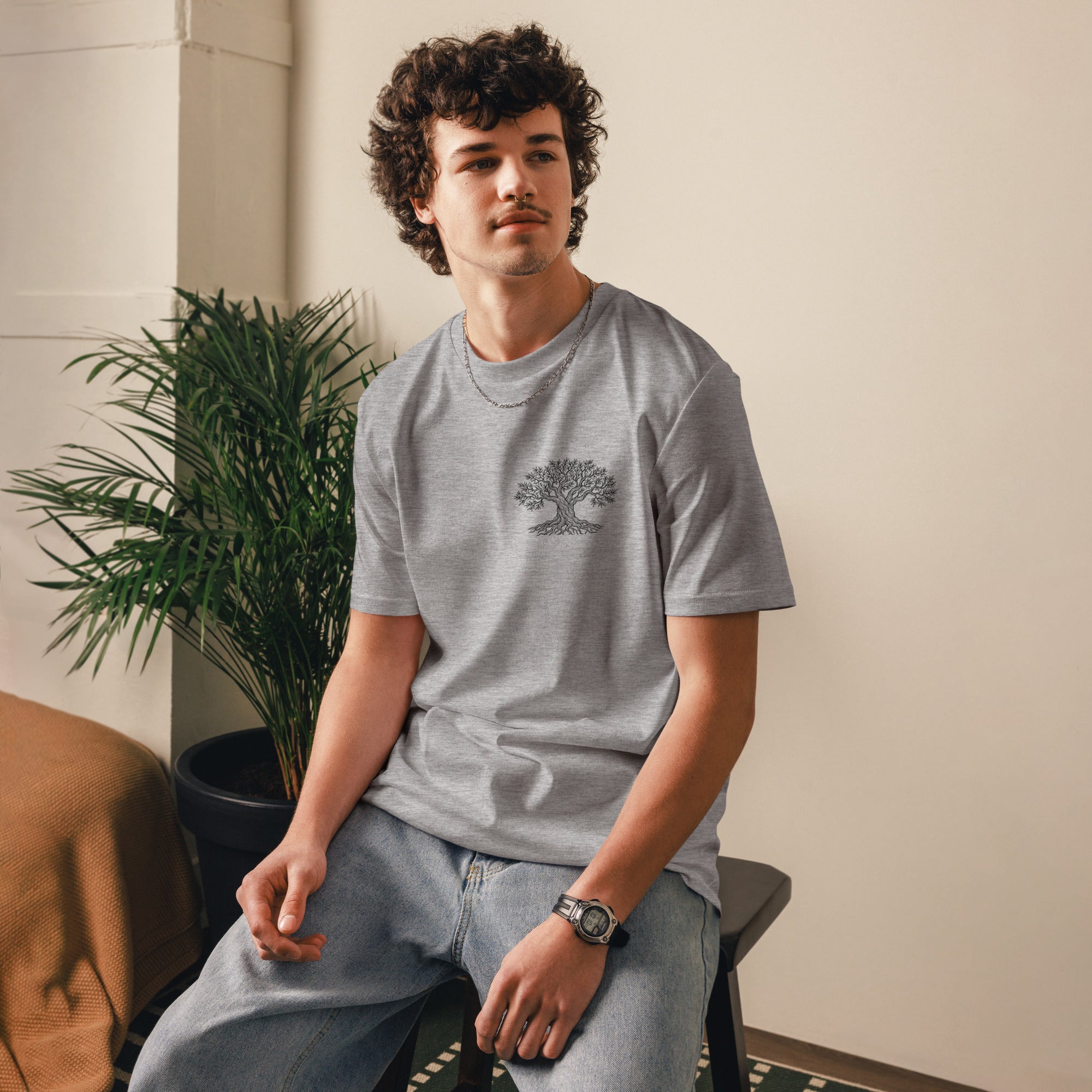 Camiseta Olive Tree Tee unisex de Métrica Studio inspirada en la naturaleza.