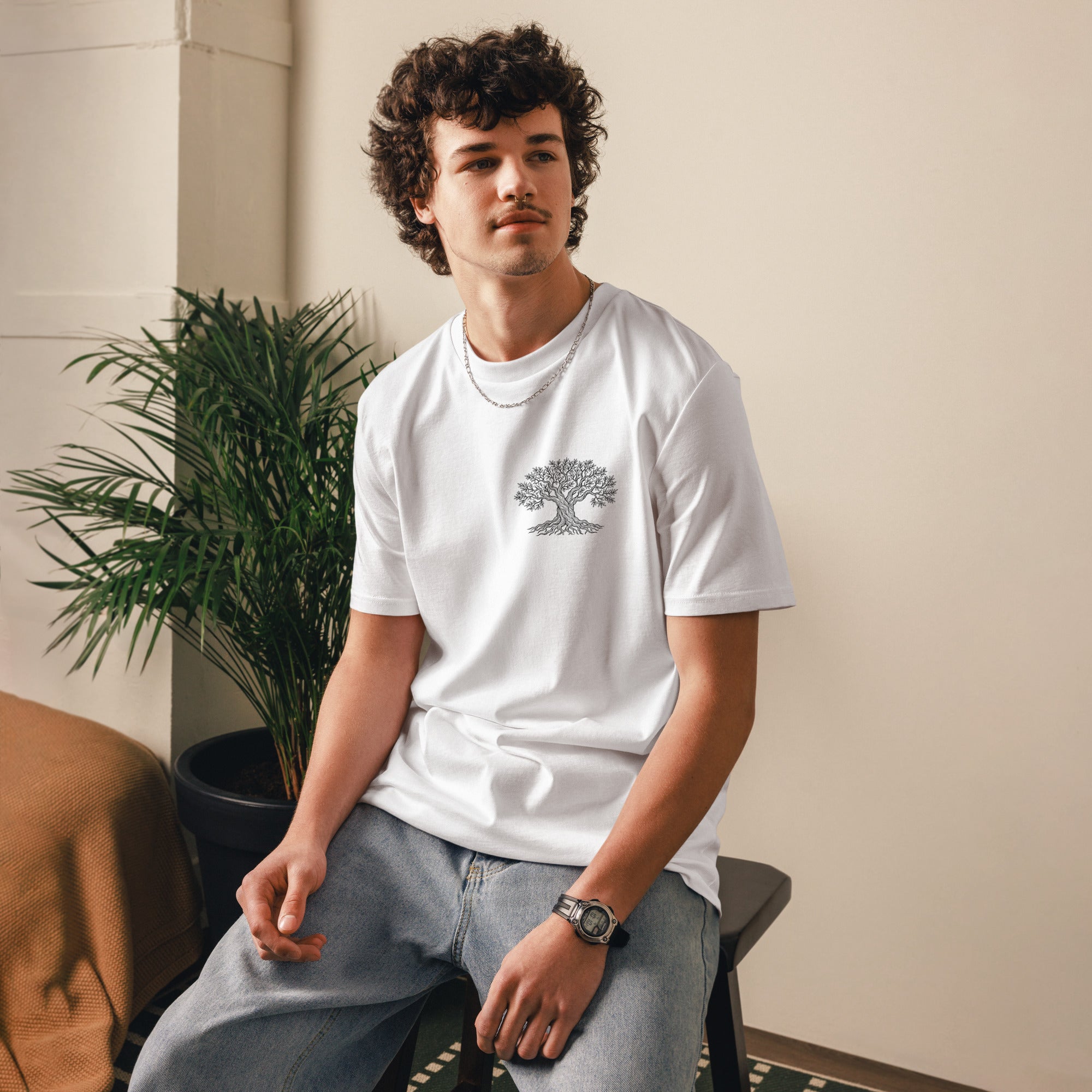 Camiseta Olive Tree Tee unisex de Métrica Studio inspirada en la naturaleza.
